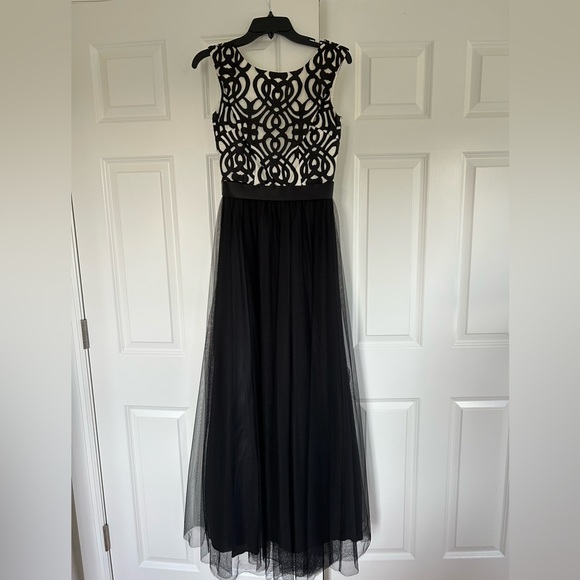 Aidan Mattox B&W long dress - Picture 2 of 7